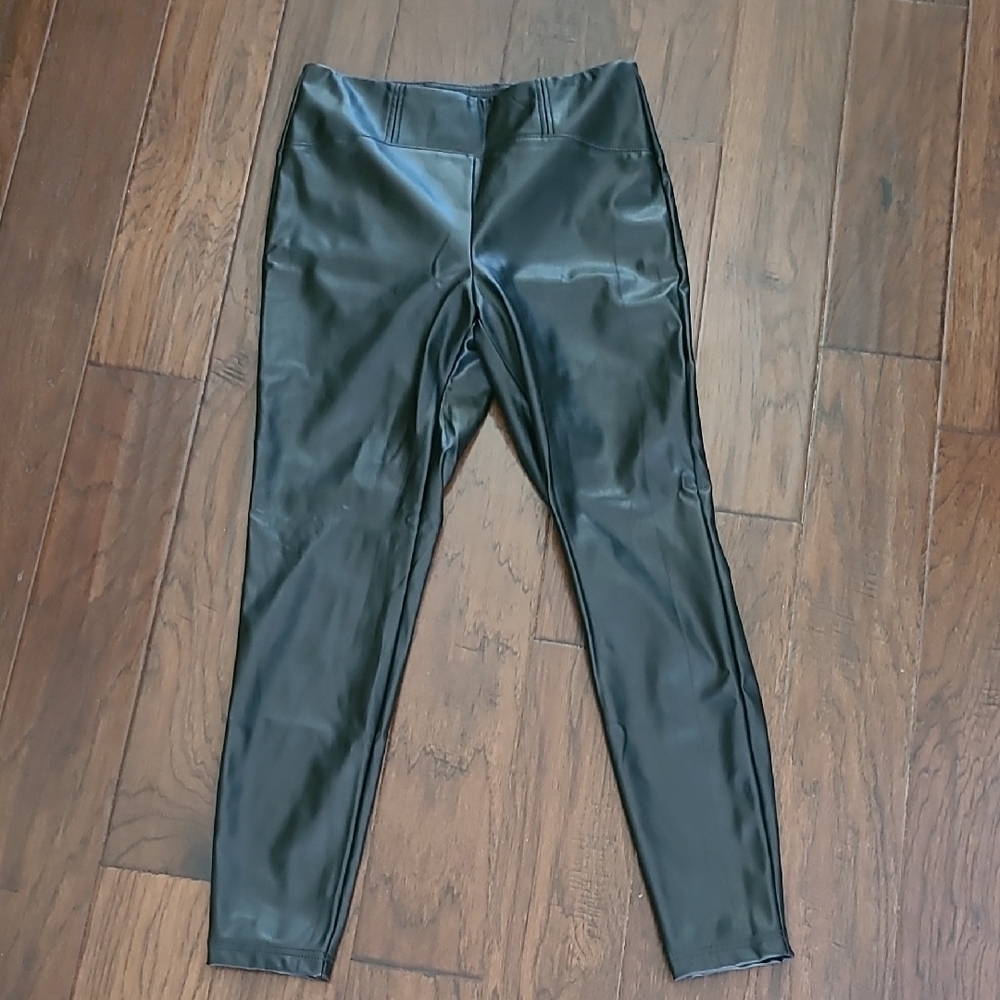 NWT The Limited Sleek black faux leather pullon leggings size 8